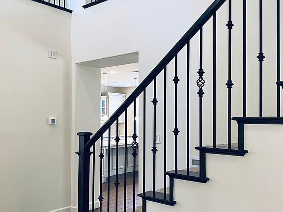 5th image of 908 W Yosemite Dr