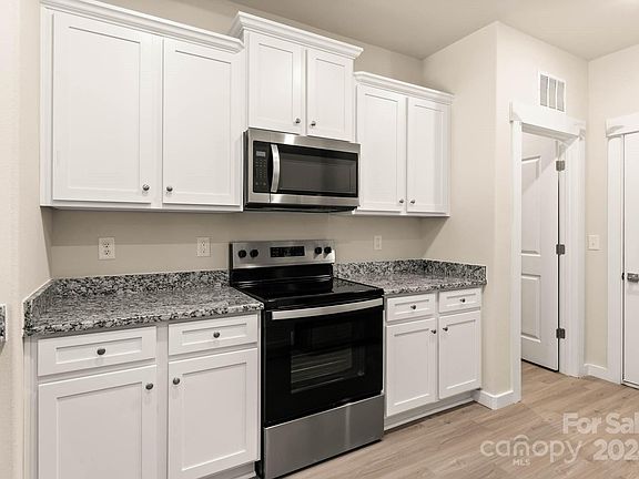 5th image of 1057 Mordred St