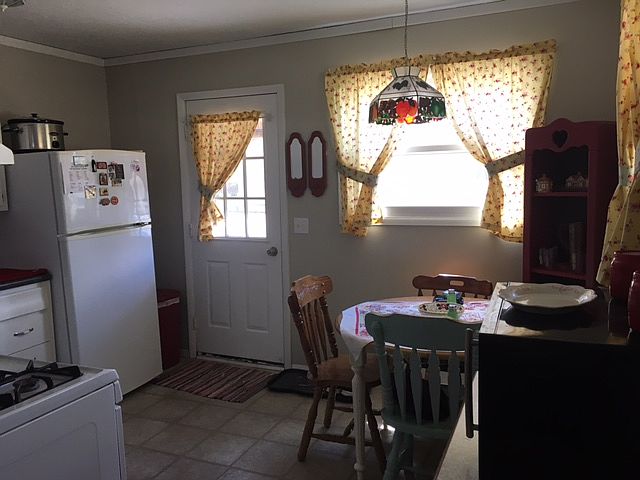 Cute, spacious kitchen