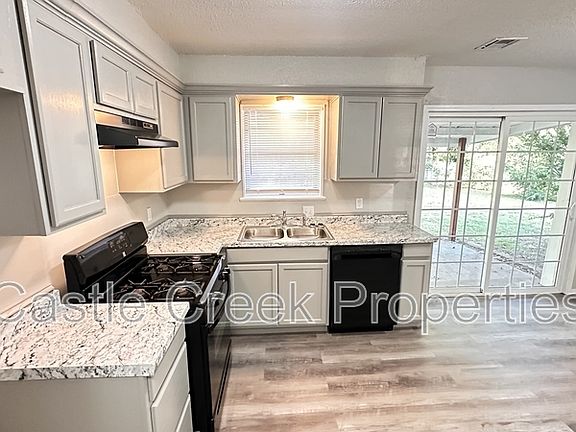 3rd image of 1128 Berwyck Dr