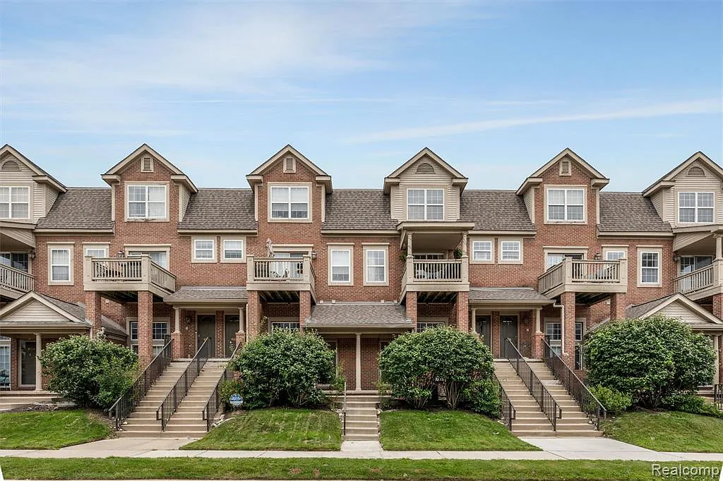 2 bed, 960 sqft, $2,000 — Photo 1