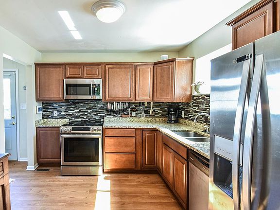 5th image of 105 Joy Ave