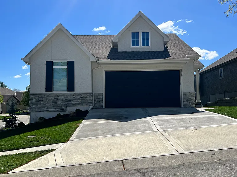 1401 SW Heartwood Ter — Photo 1
