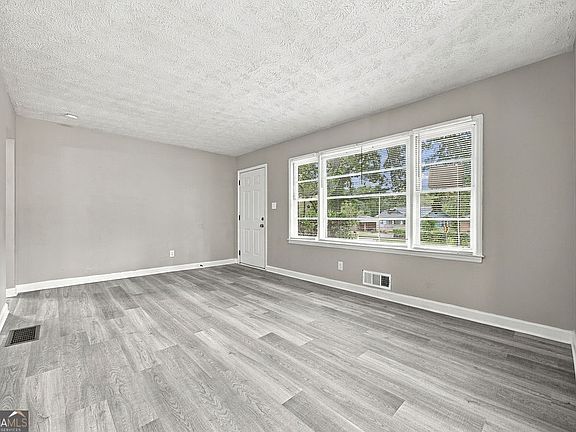3rd image of 646 Bolton Rd NW