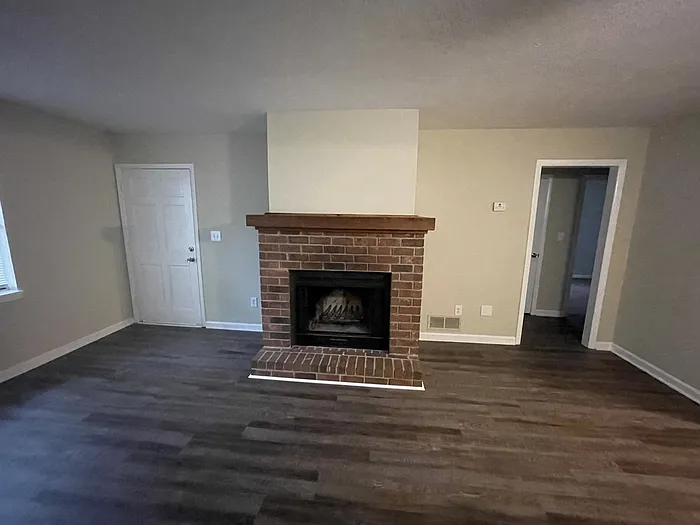 2 bed, 1.0 bath, $1,300 — Photo 4