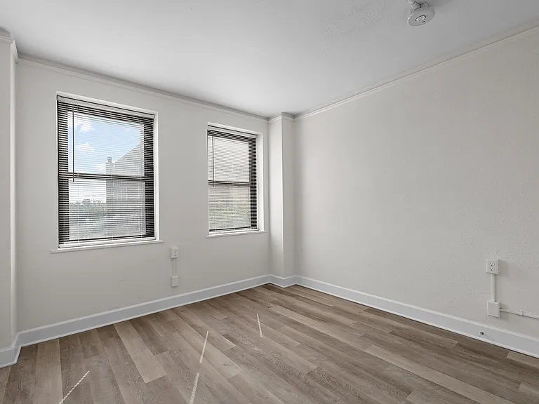 Fairmont Tower Apartments — Photo 27
