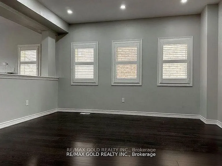292 Remembrance Rd — Photo 8