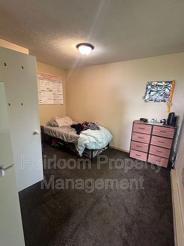 Studio, 1.0 bath, 375 sqft, $900 — Photo 3