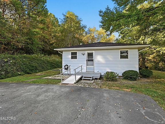 3rd image of 113 East Dr