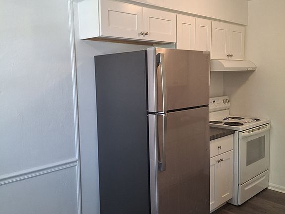 2nd image of 1127 Hannah St APT C