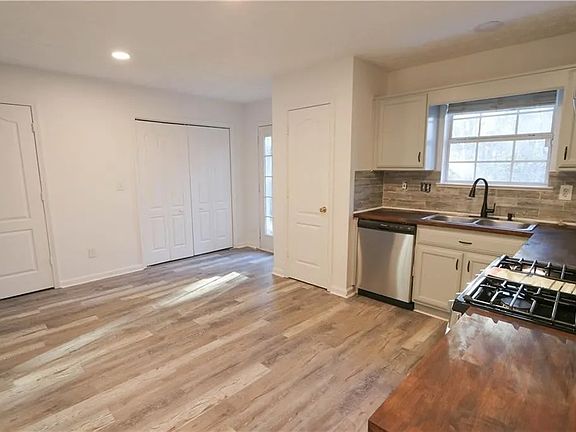 4th image of 3025 Fields Dr