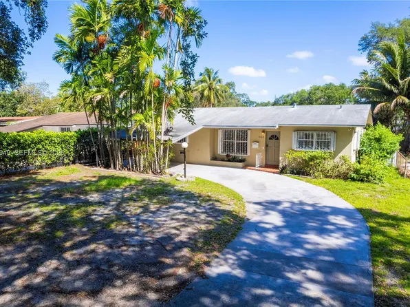 565 NE 160th Ter, Miami, FL 33162