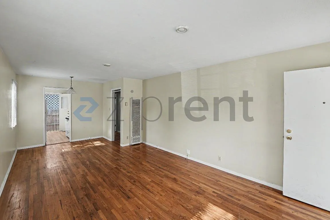 2 bed, 852 sqft, $2,400 — Photo 4