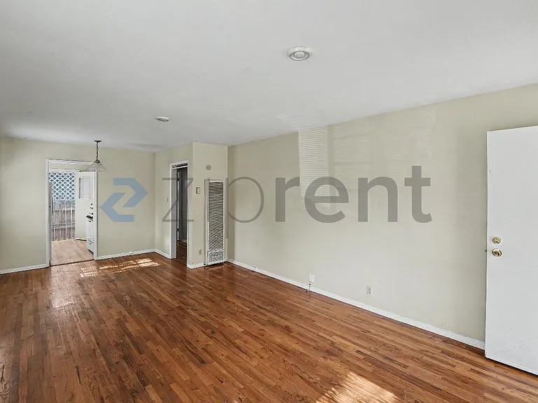 8836 Ramsgate Ave — Photo 6