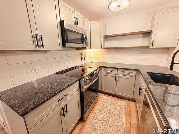 3rd image of 37 Great Hillwood Road