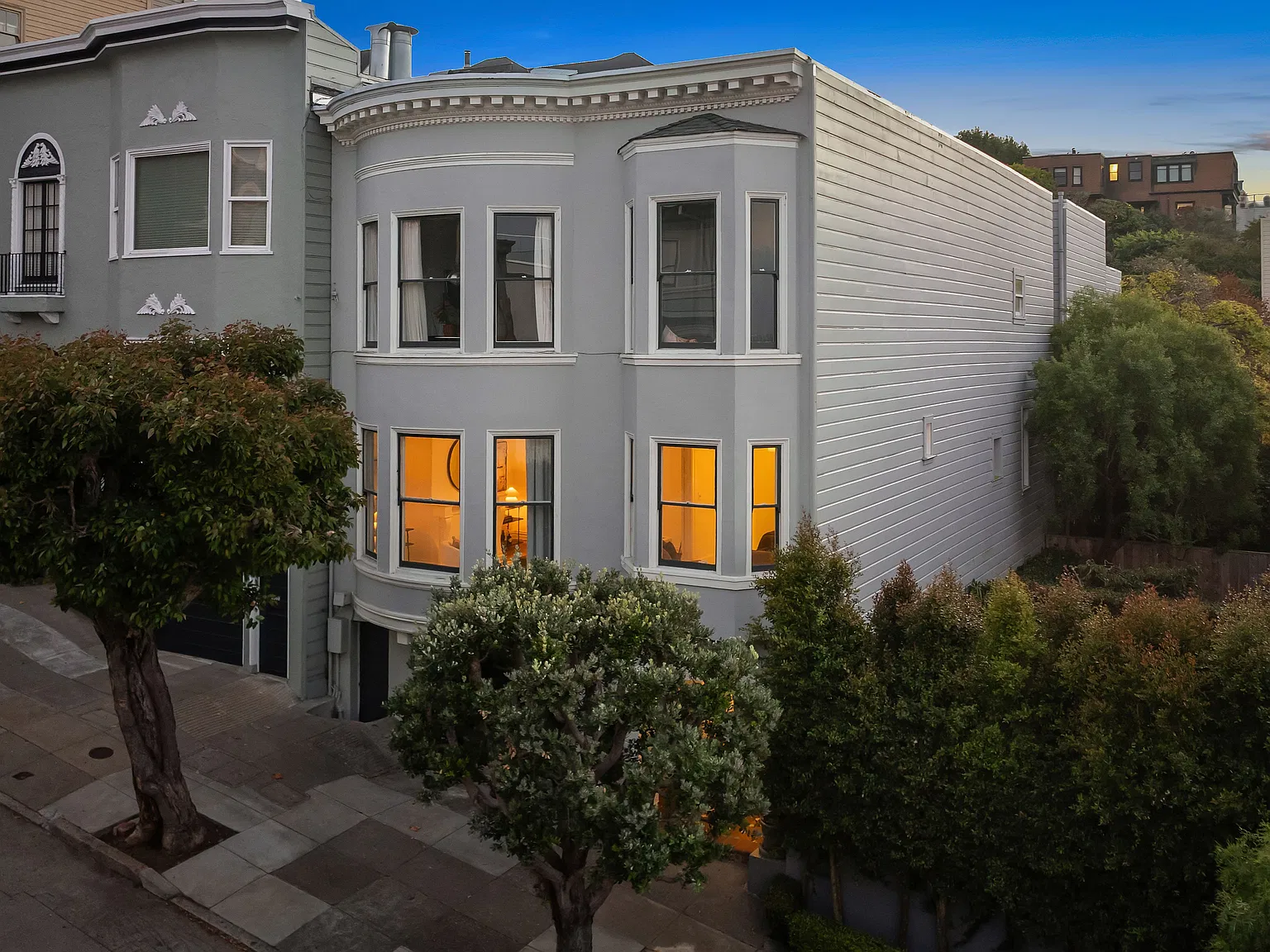 1 bed, 946 sqft, $6,200 — Photo 2