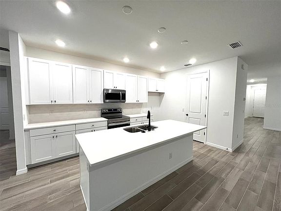 4th image of 2260 Derwent Dr