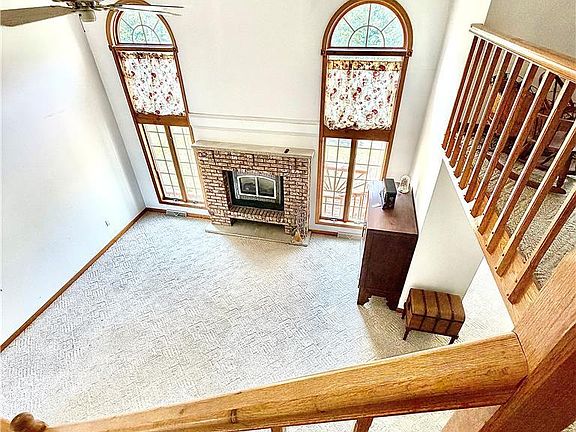 5th image of 555 Eagle Dr