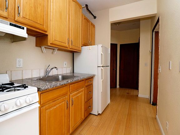 4th image of 1749 Oxford St APT 19