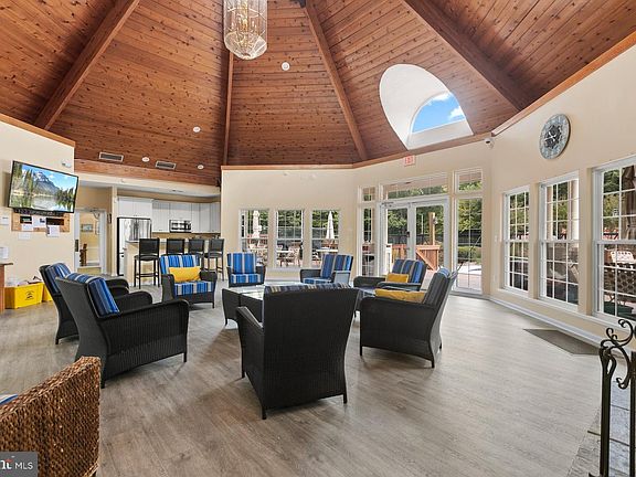 4th image of 1021 Leeward Way #1023