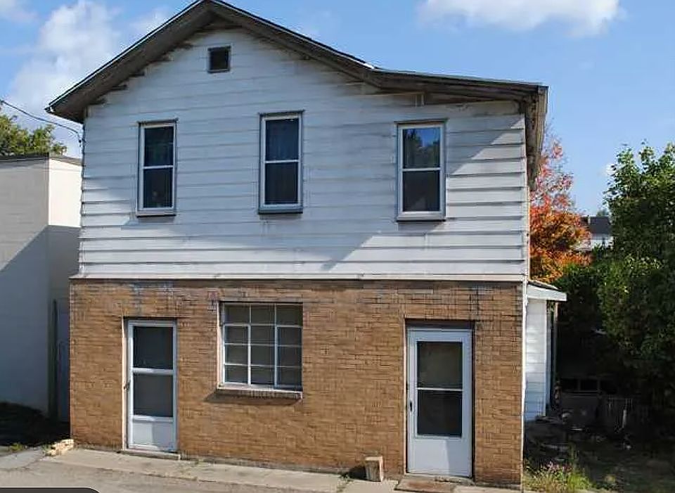 1st image of 121 Center Ave