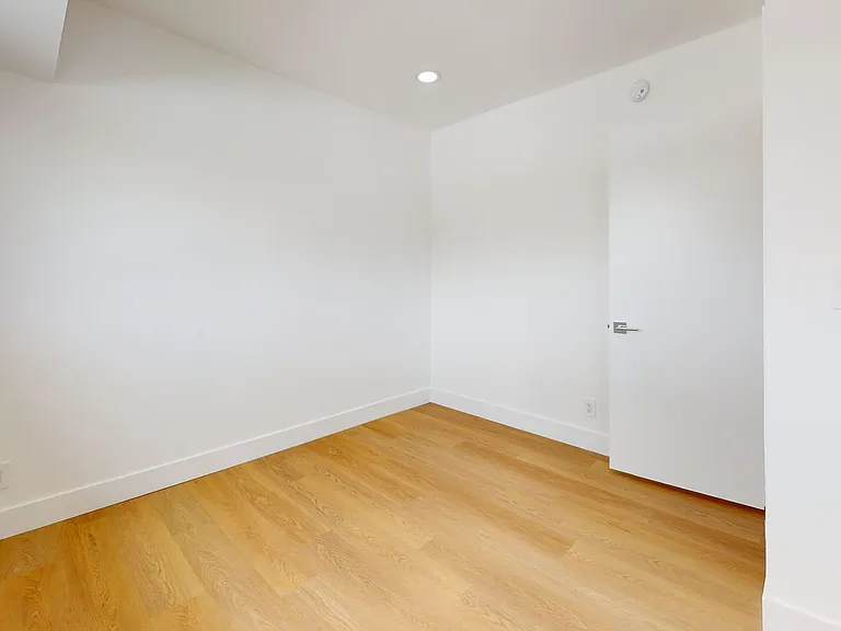 212 S Arnaz Dr — Photo 11