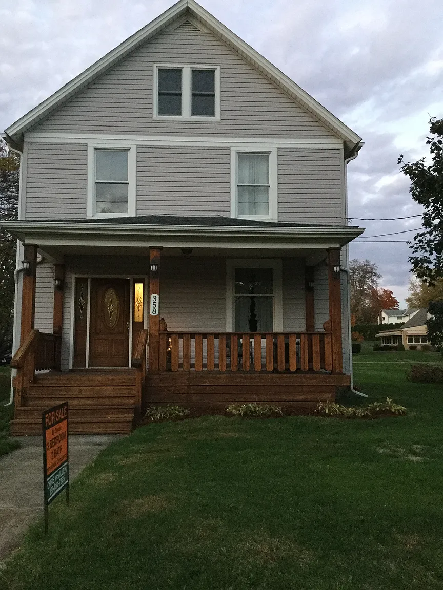 358 W Main St photo 1