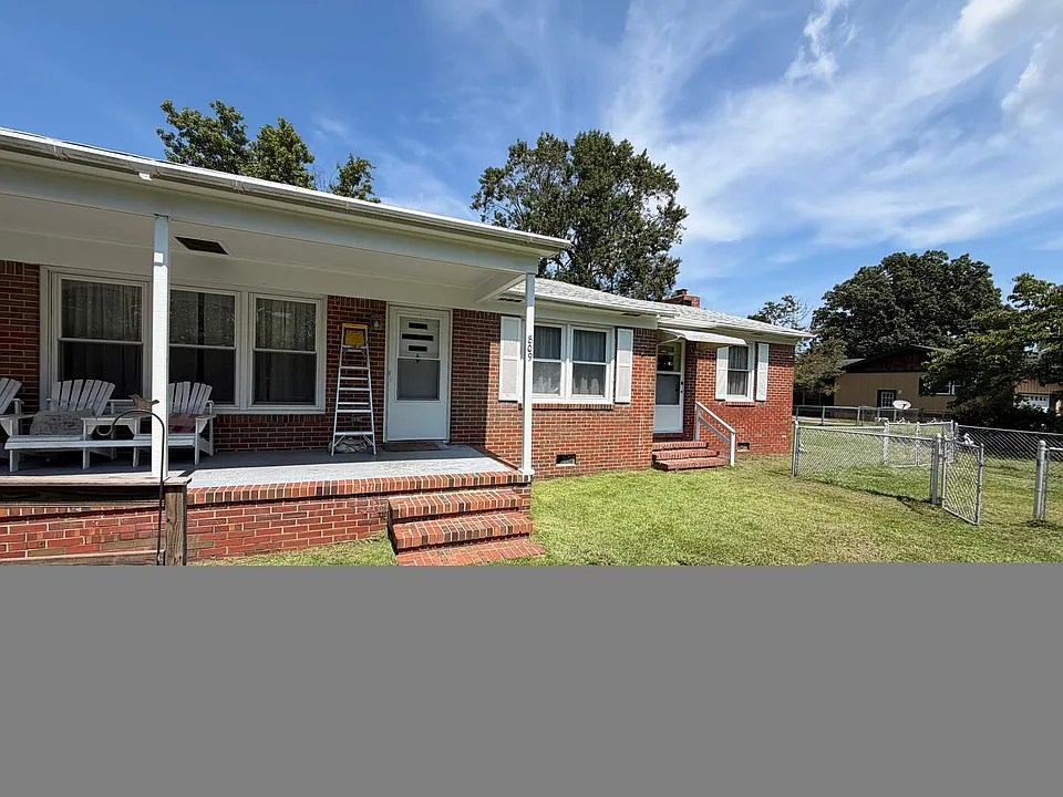809 Amanda St