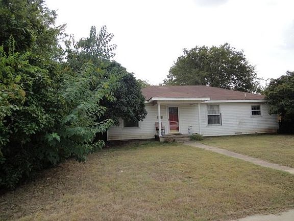 3rd image of 1303 W Lamar St