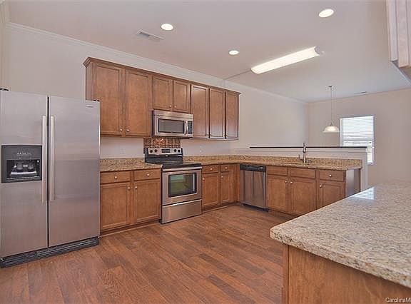 4th image of 1011 Wellscroft Rd