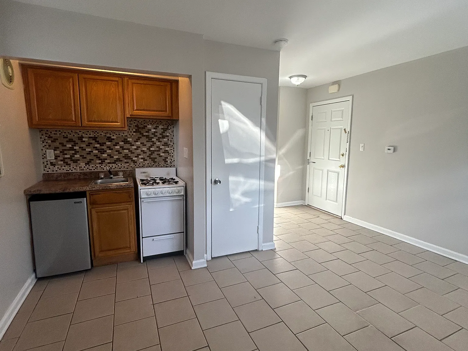 Studio, 600 sqft, $1,500 — Photo 1