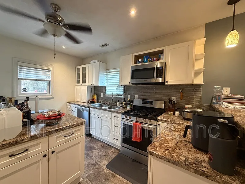 3 bed, 2.0 bath, 1640 sqft, $2,195 — Photo 4