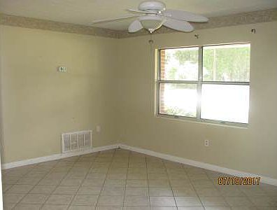 5th image of 369 SW McFarlane Ave