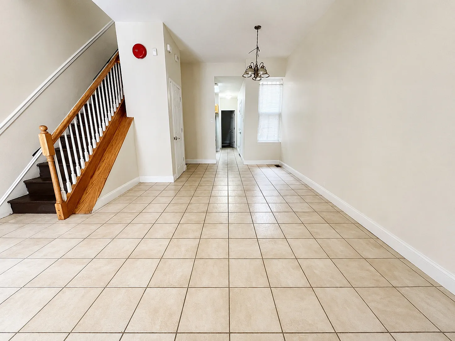 Spacious 7-Bedroom Home Near Temple University | Prime North Central Location — Photo 2