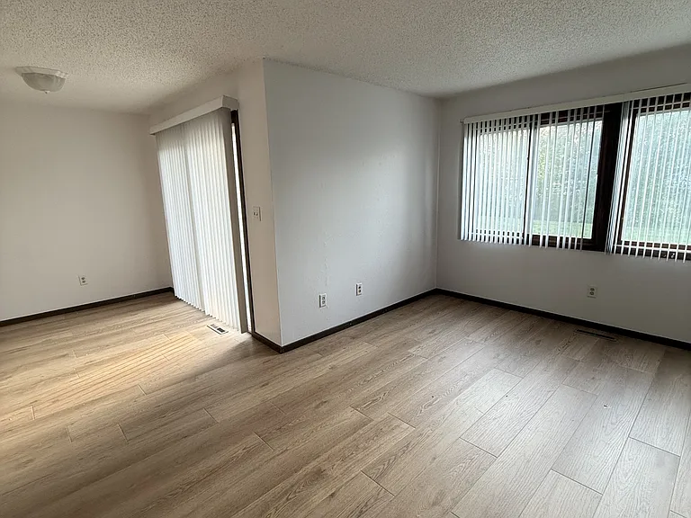 3915 Southlawn Rd — Photo 1