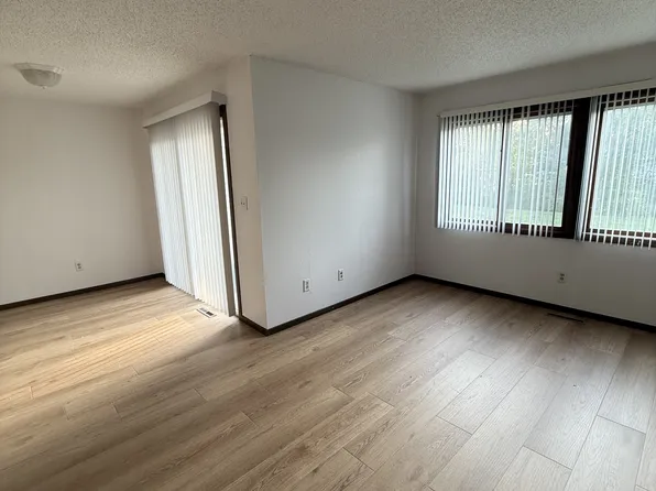 3915 Southlawn Rd, Cedar Falls, IA