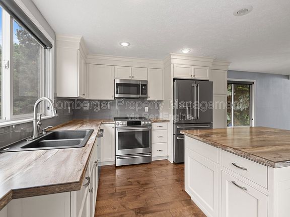 3rd image of 3807 S Woodward Rd