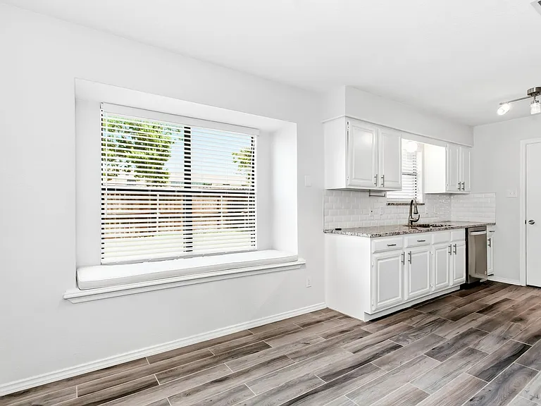 1016 Willowbrook Trl — Photo 7