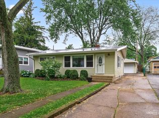 521 Division St, St Charles, IL 60174