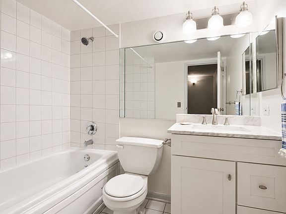 5th image of 711 W Gordon Ter APT 813