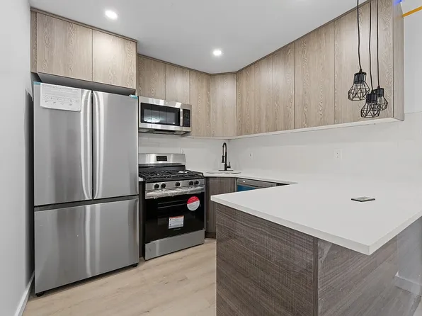 140-38 183rd St, Springfield Gardens, NY 11413