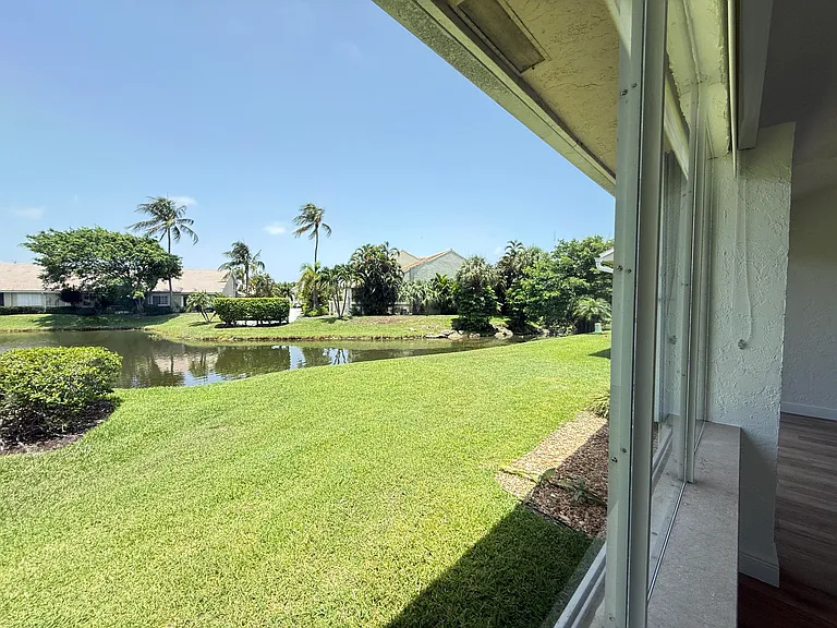 225 N Lakeshore Dr — Photo 32