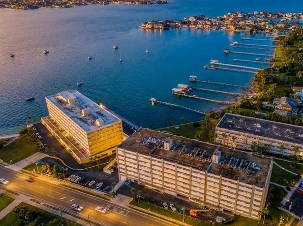 100 Bluff View Dr APT 207C, Belleair Bluffs, FL 33770