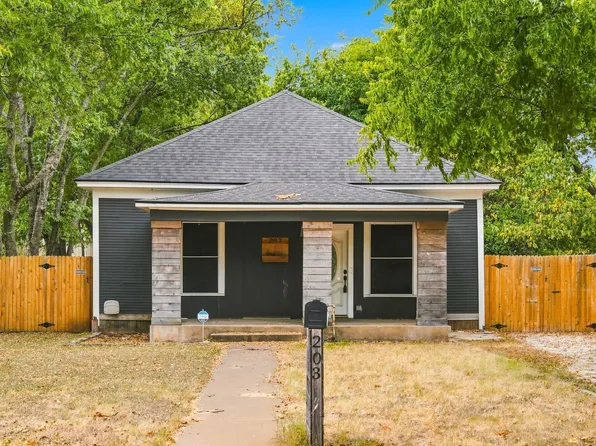 203 N Pendell Ave, Cleburne, TX 76033