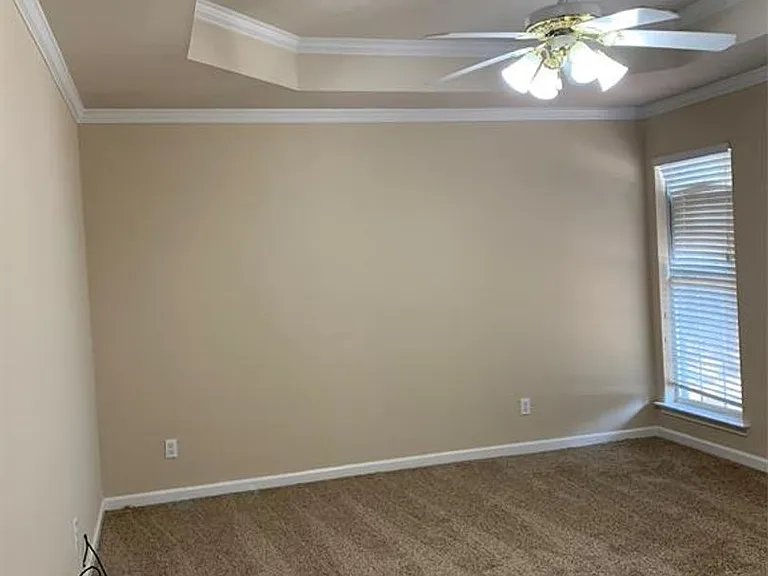 131 Live Oaks Dr — Photo 6