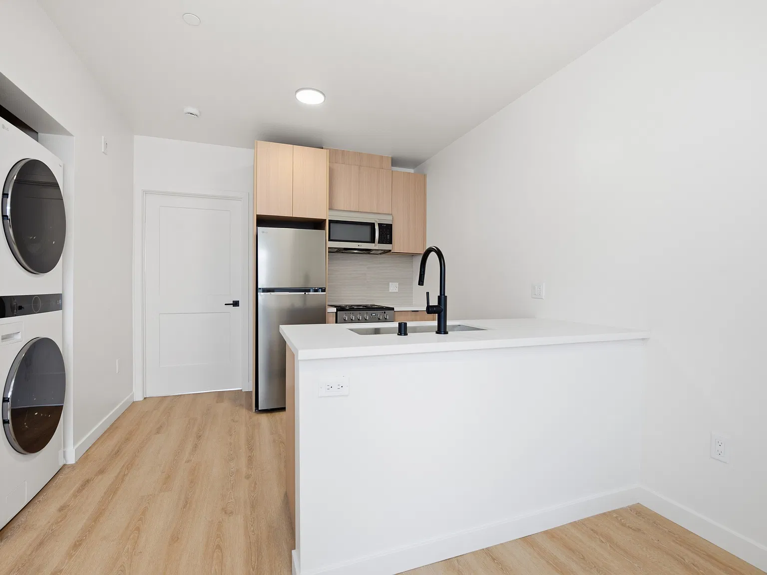 1 bed, 417 sqft, $1,995 — Photo 1