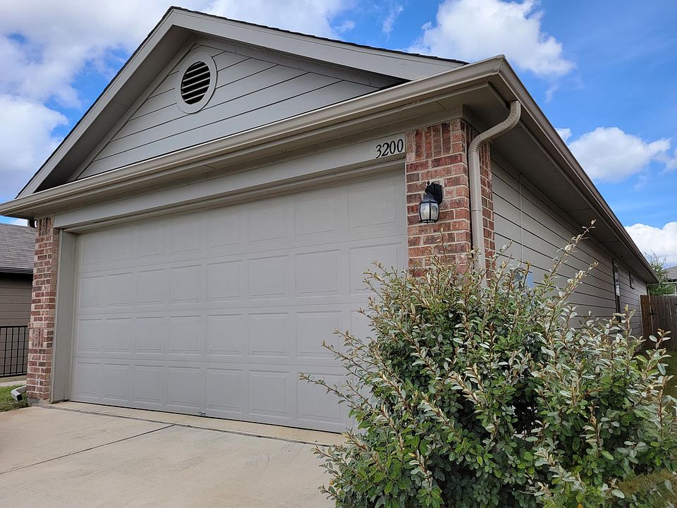 1st image of 3200 Crystal Bend Dr