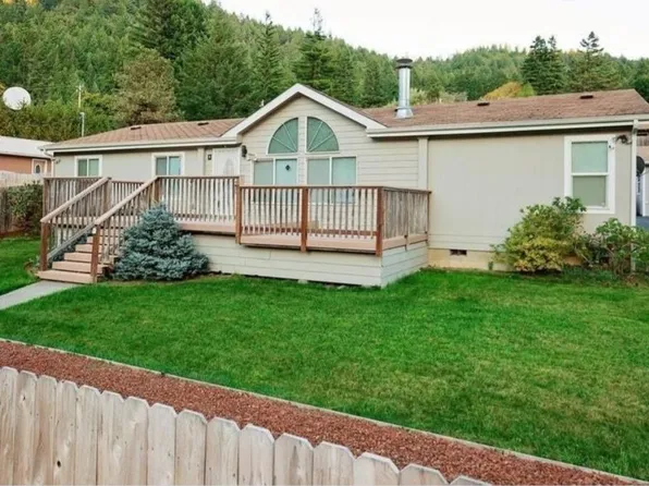 55 Parish Ln, Weott, CA 95571