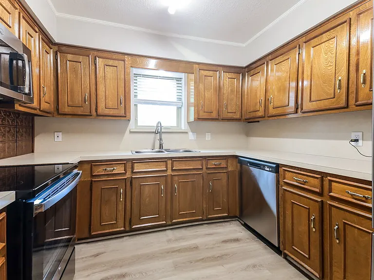 405 W Marble St — Photo 9