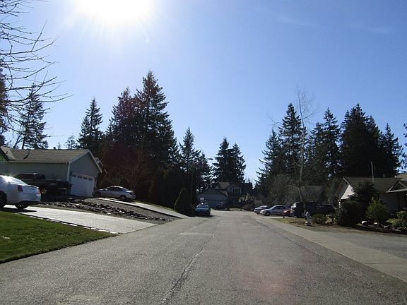 4th image of 11206 211th Avenue Ct E